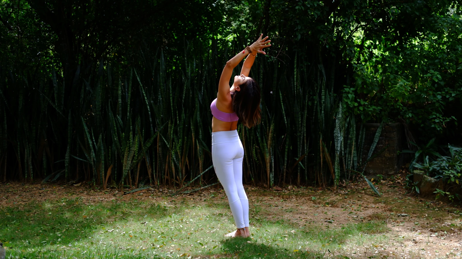 natalia haciendo yoga